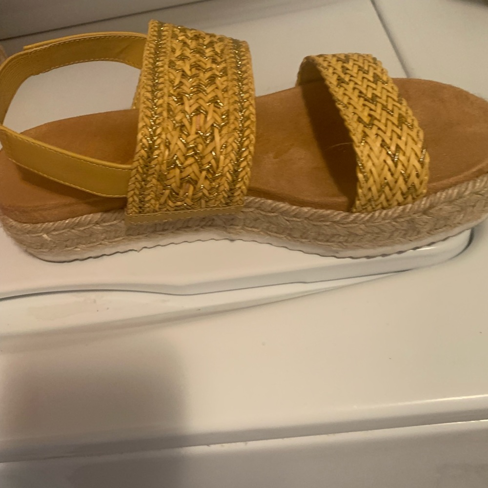 Worn a few times yellow sandals Size 9. Very Comfortable